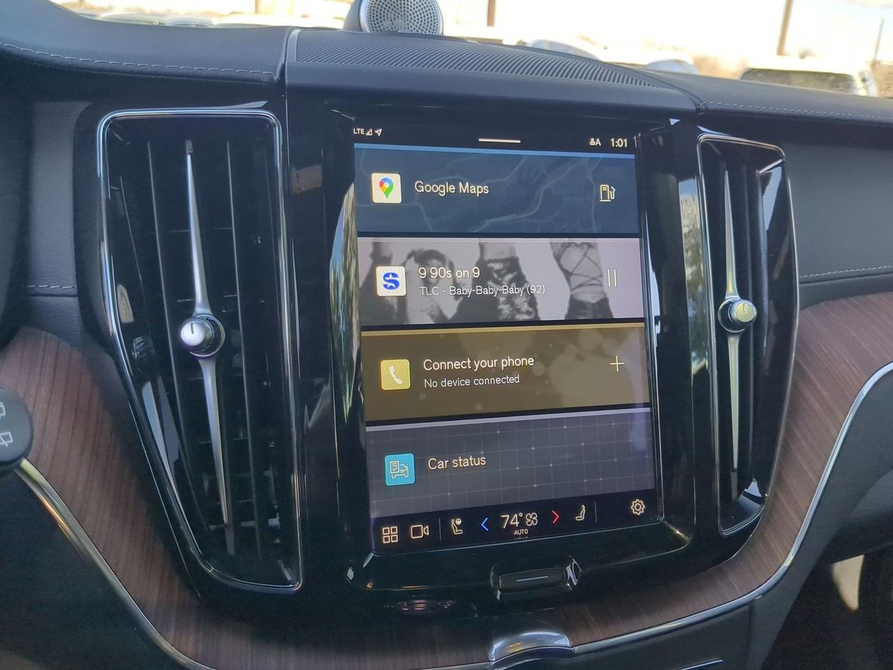 2023 Volvo XC60 Ultimate Bright Theme