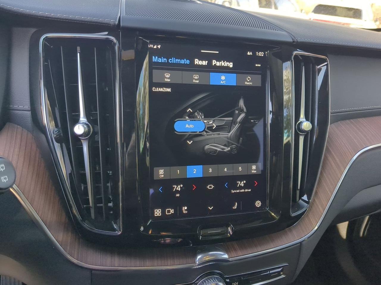 2023 Volvo XC60 Ultimate Bright Theme