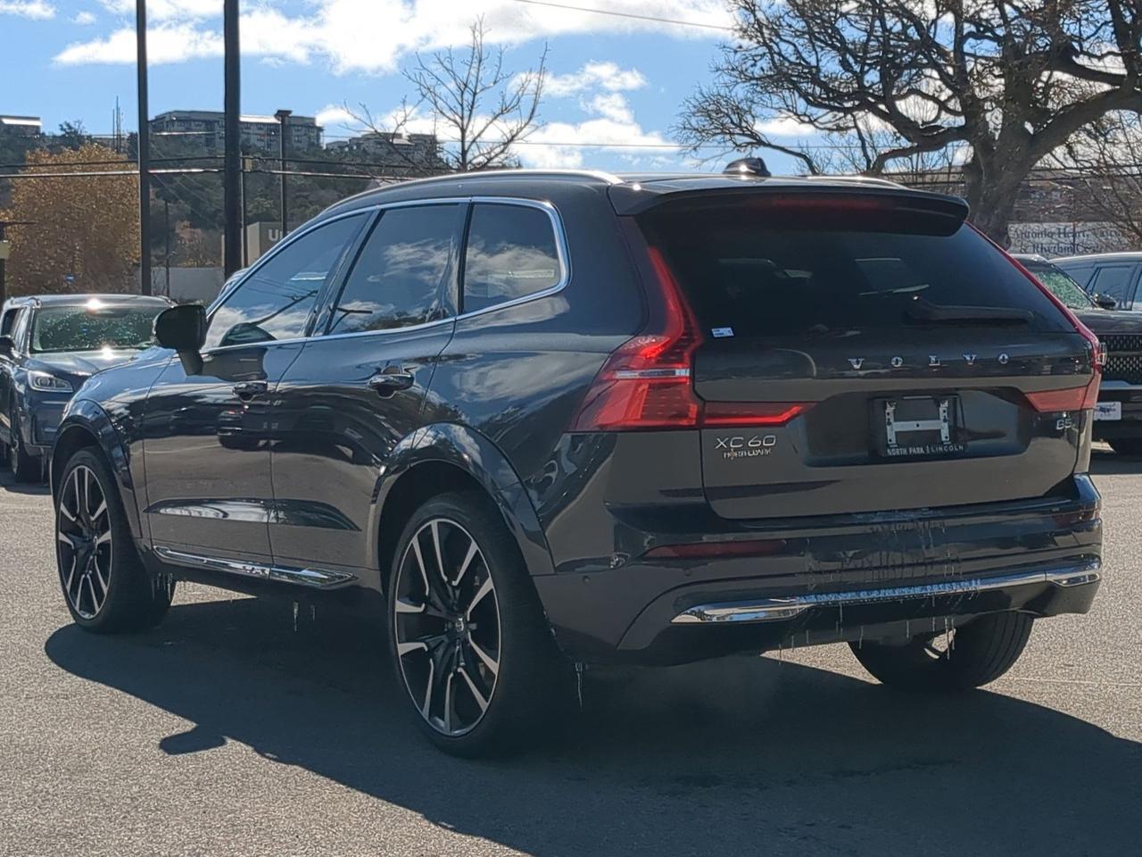 2023 Volvo XC60 Ultimate Bright Theme