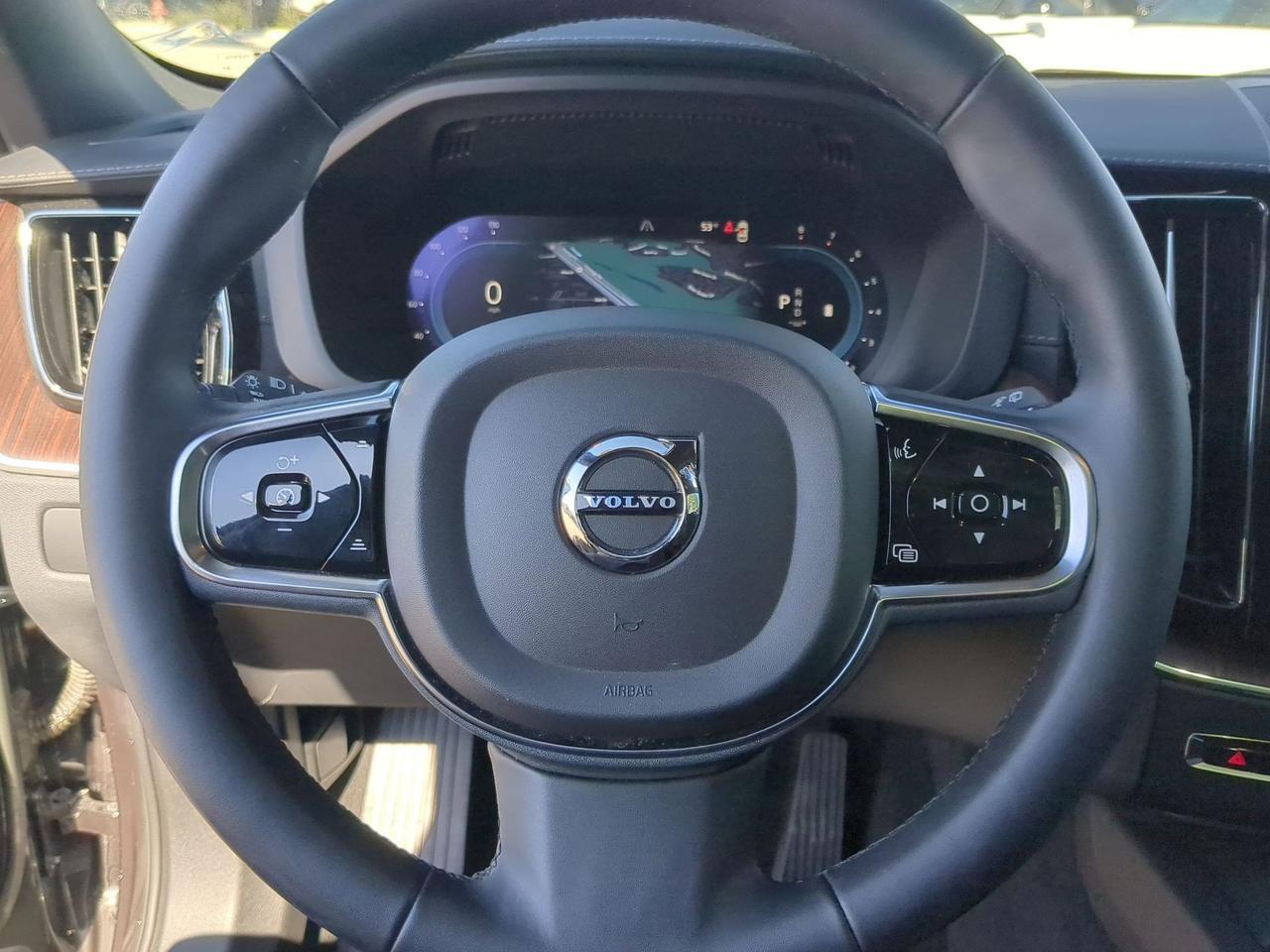 2023 Volvo XC60 Ultimate Bright Theme