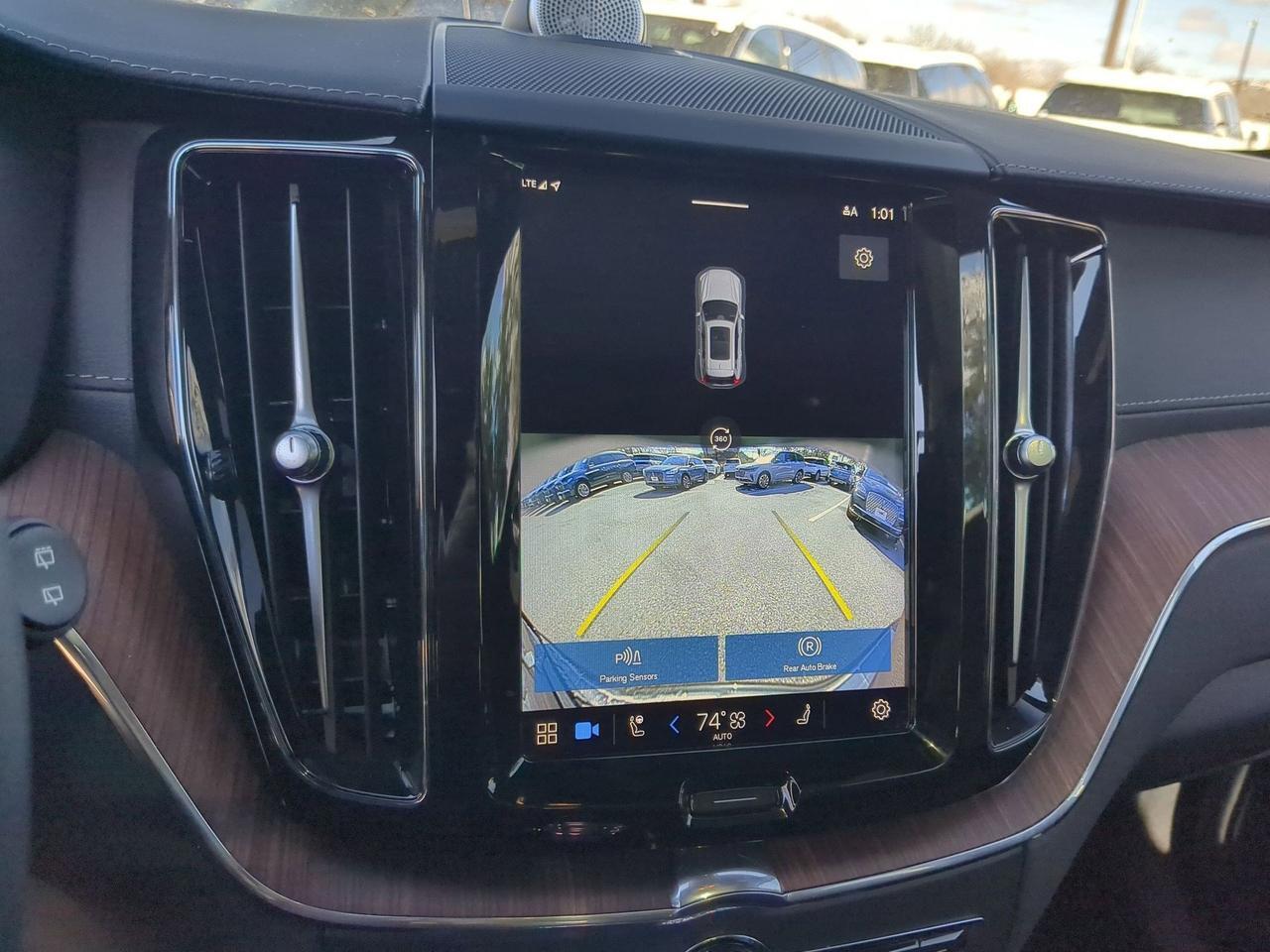 2023 Volvo XC60 Ultimate Bright Theme