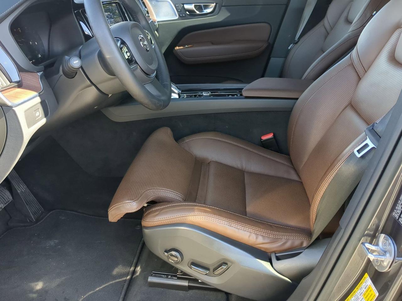 2023 Volvo XC60 Ultimate Bright Theme