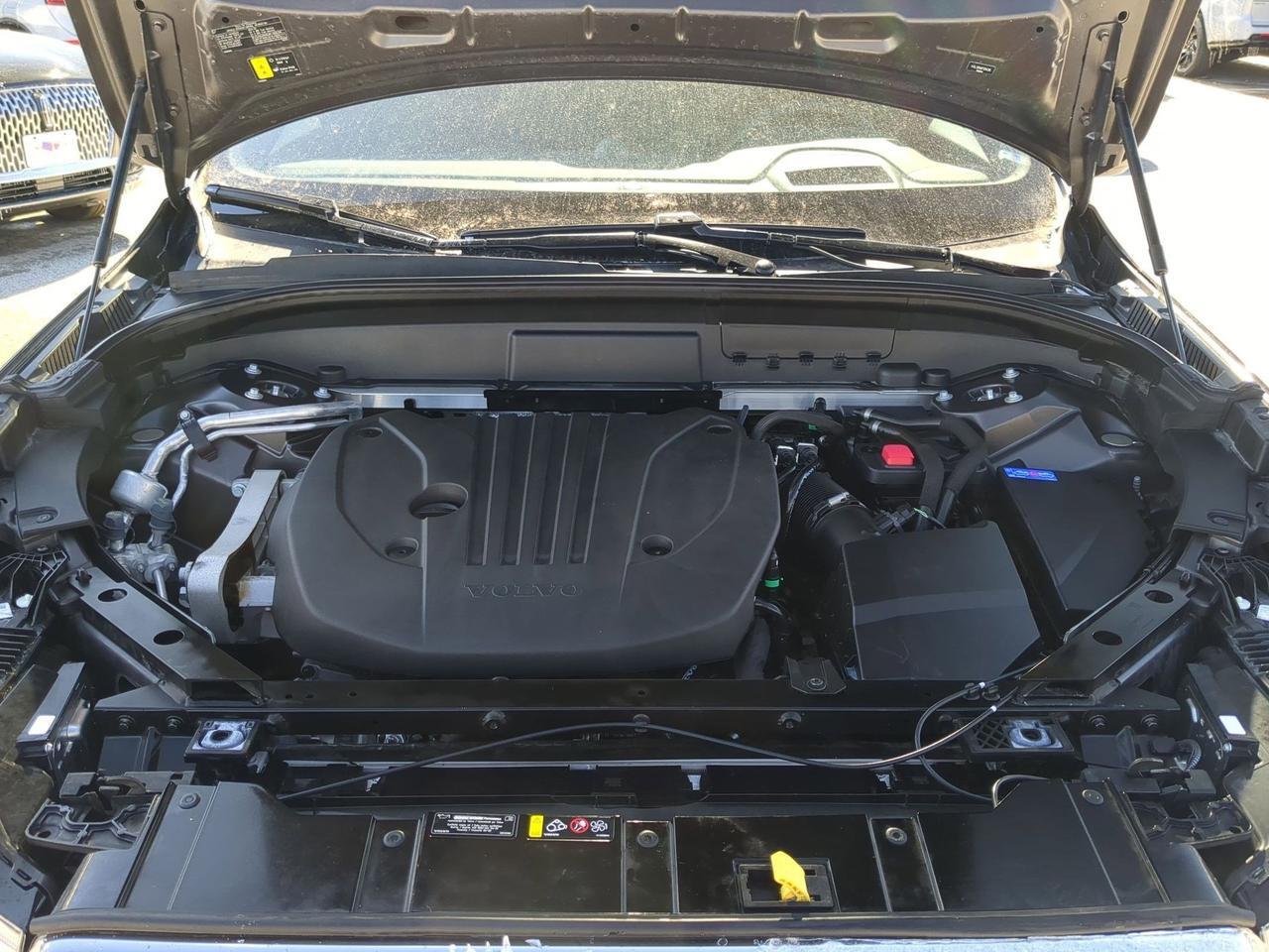 2023 Volvo XC60 Ultimate Bright Theme