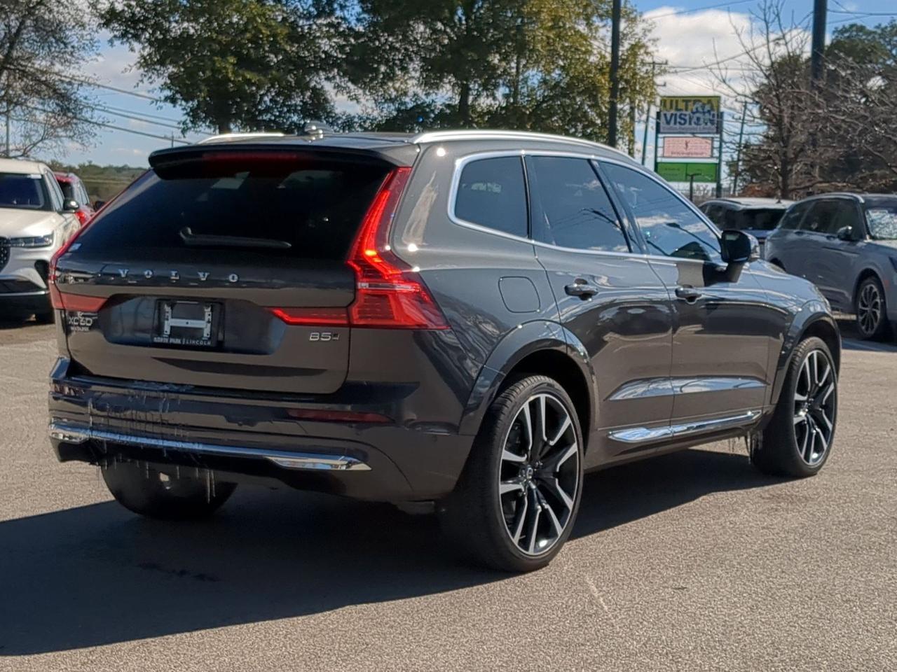2023 Volvo XC60 Ultimate Bright Theme