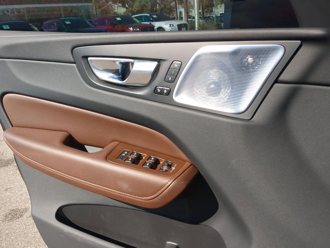 2023 Volvo XC60 Ultimate Bright Theme