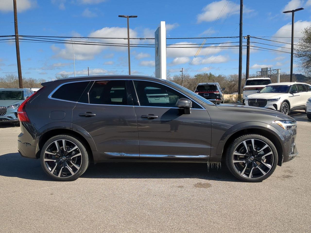 2023 Volvo XC60 Ultimate Bright Theme