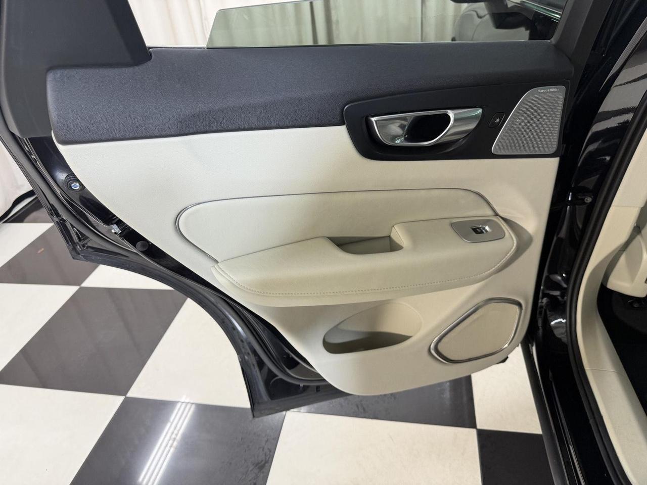 2023 Volvo XC60 Ultimate Bright Theme Annapolis MD