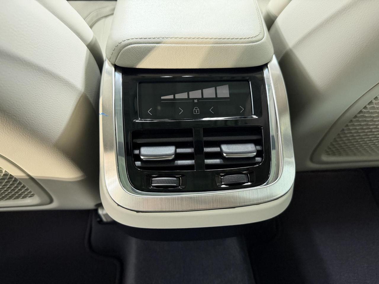 2023 Volvo XC60 Ultimate Bright Theme Annapolis MD