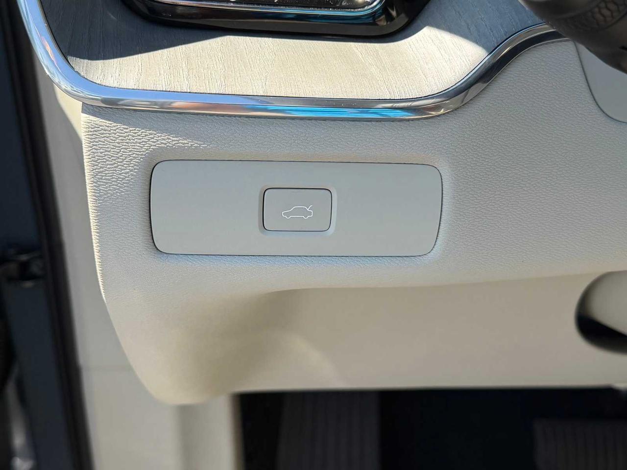 2023 Volvo XC60 Ultimate Dark Theme Irving TX