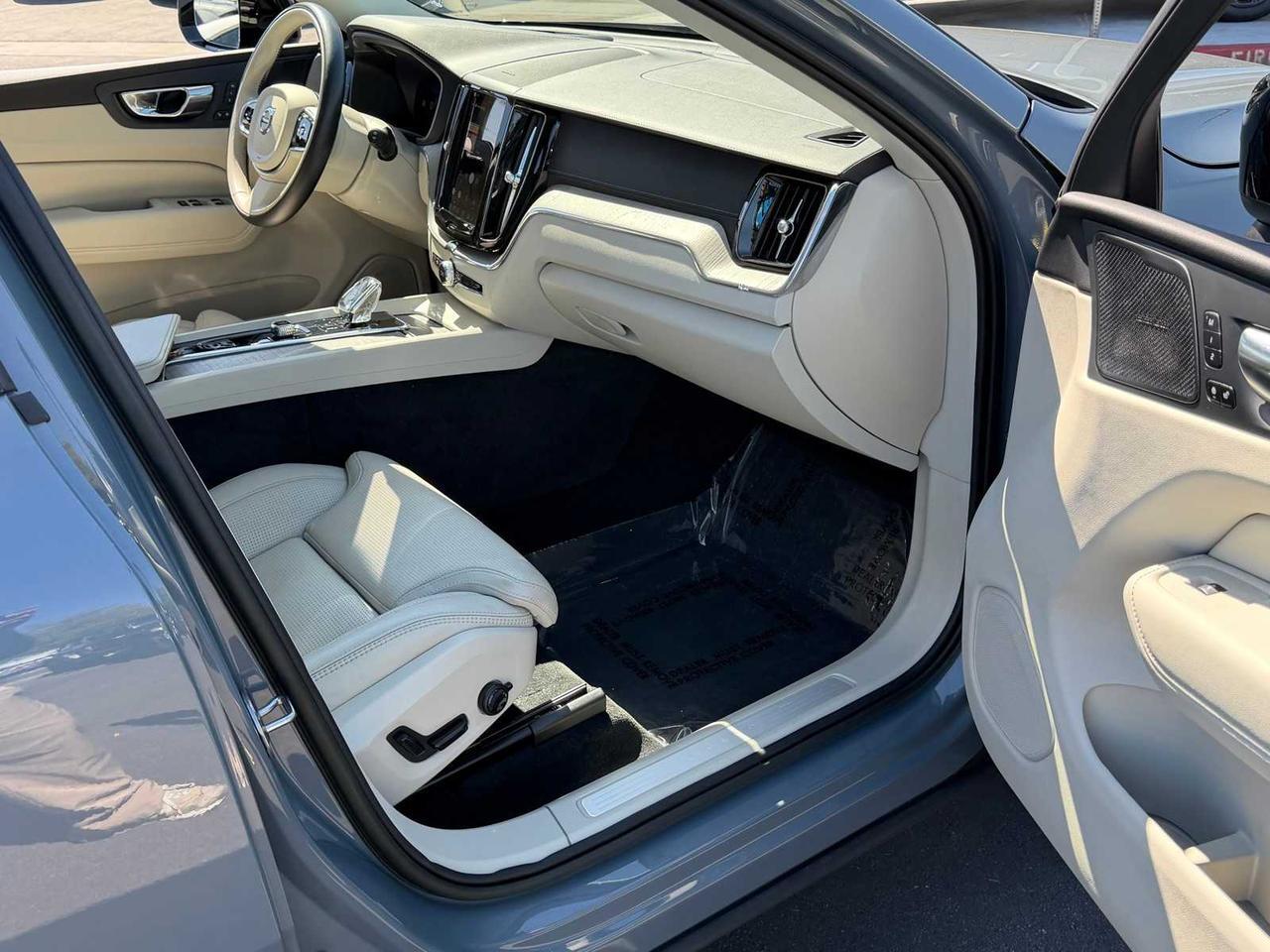 2023 Volvo XC60 Ultimate Dark Theme Irving TX