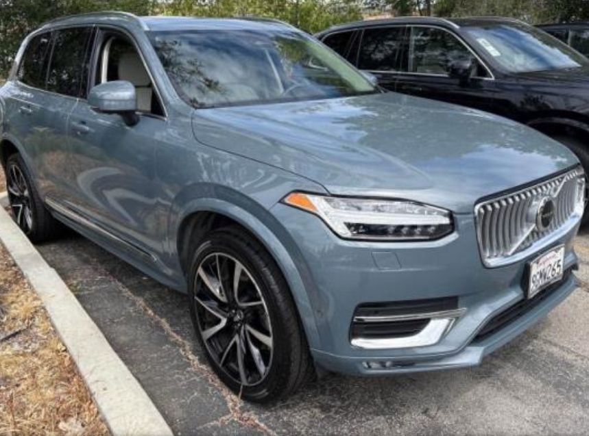 2023 Volvo XC90 B5 Plus