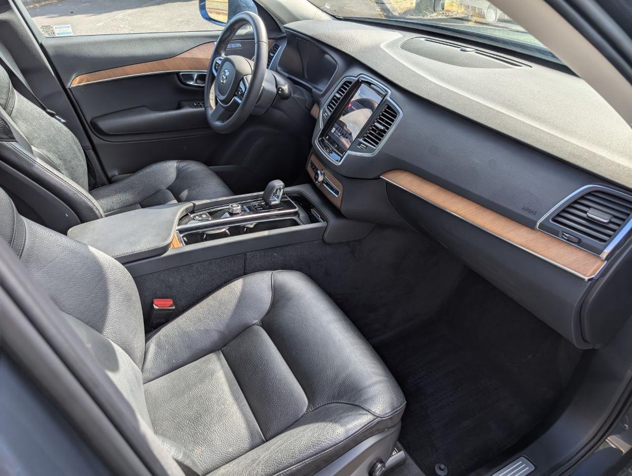 2023 Volvo XC90 B6 AWD Hybrid w/High Performance Audio, Pilot Assist, Tow Hitch, 4 Heated Leather Seats & Wheel Portland OR