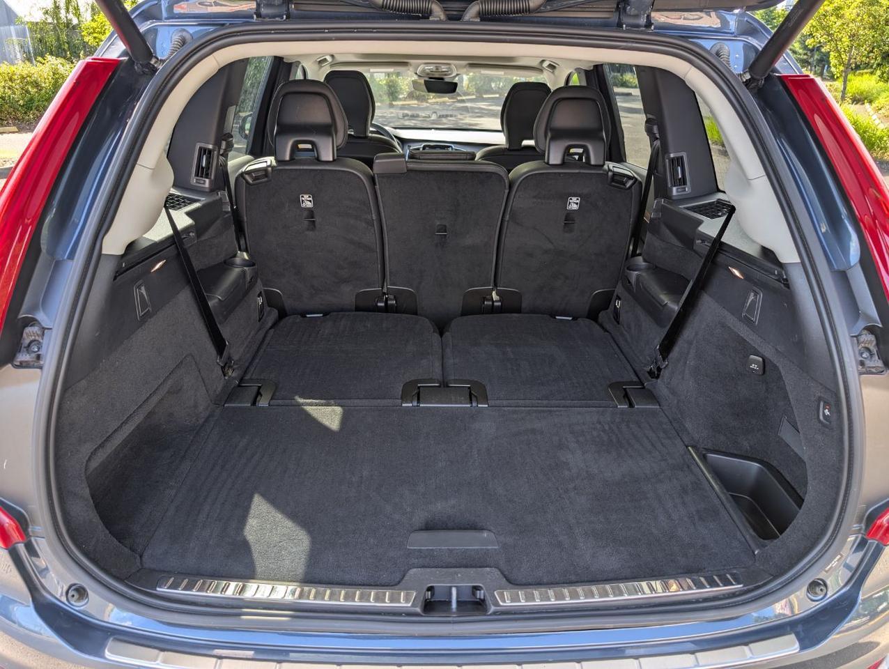 2023 Volvo XC90 B6 AWD Hybrid w/High Performance Audio, Pilot Assist, Tow Hitch, 4 Heated Leather Seats & Wheel Portland OR