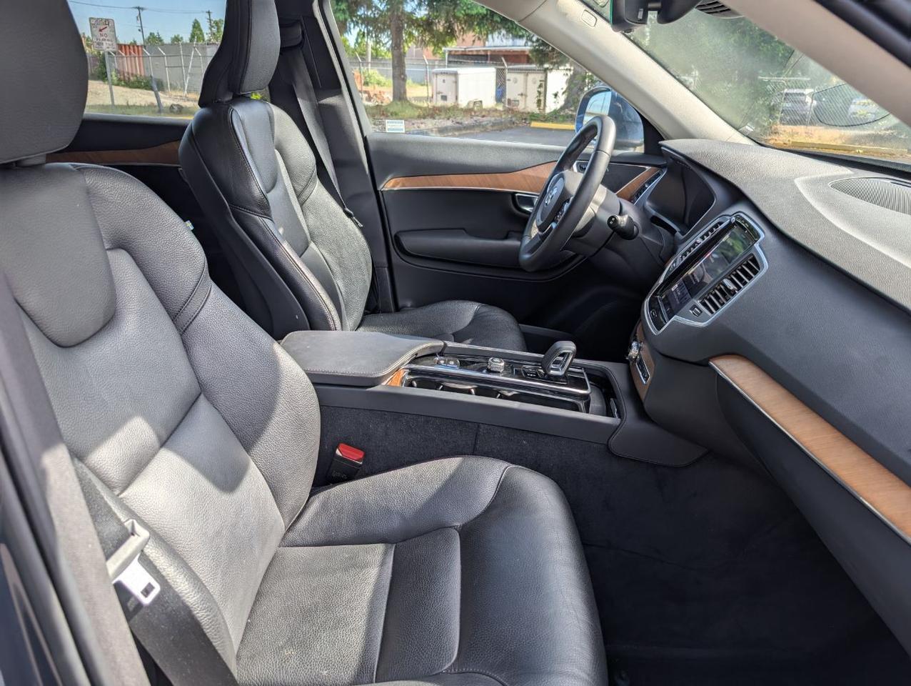 2023 Volvo XC90 B6 AWD Hybrid w/High Performance Audio, Pilot Assist, Tow Hitch, 4 Heated Leather Seats & Wheel Portland OR