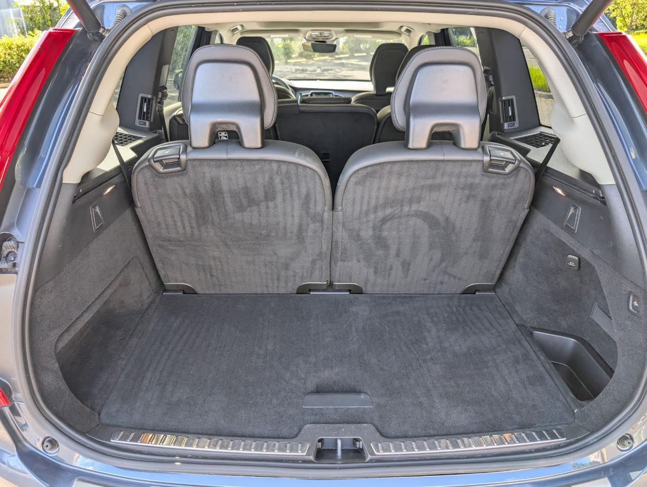 2023 Volvo XC90 B6 AWD Hybrid w/High Performance Audio, Pilot Assist, Tow Hitch, 4 Heated Leather Seats & Wheel Portland OR