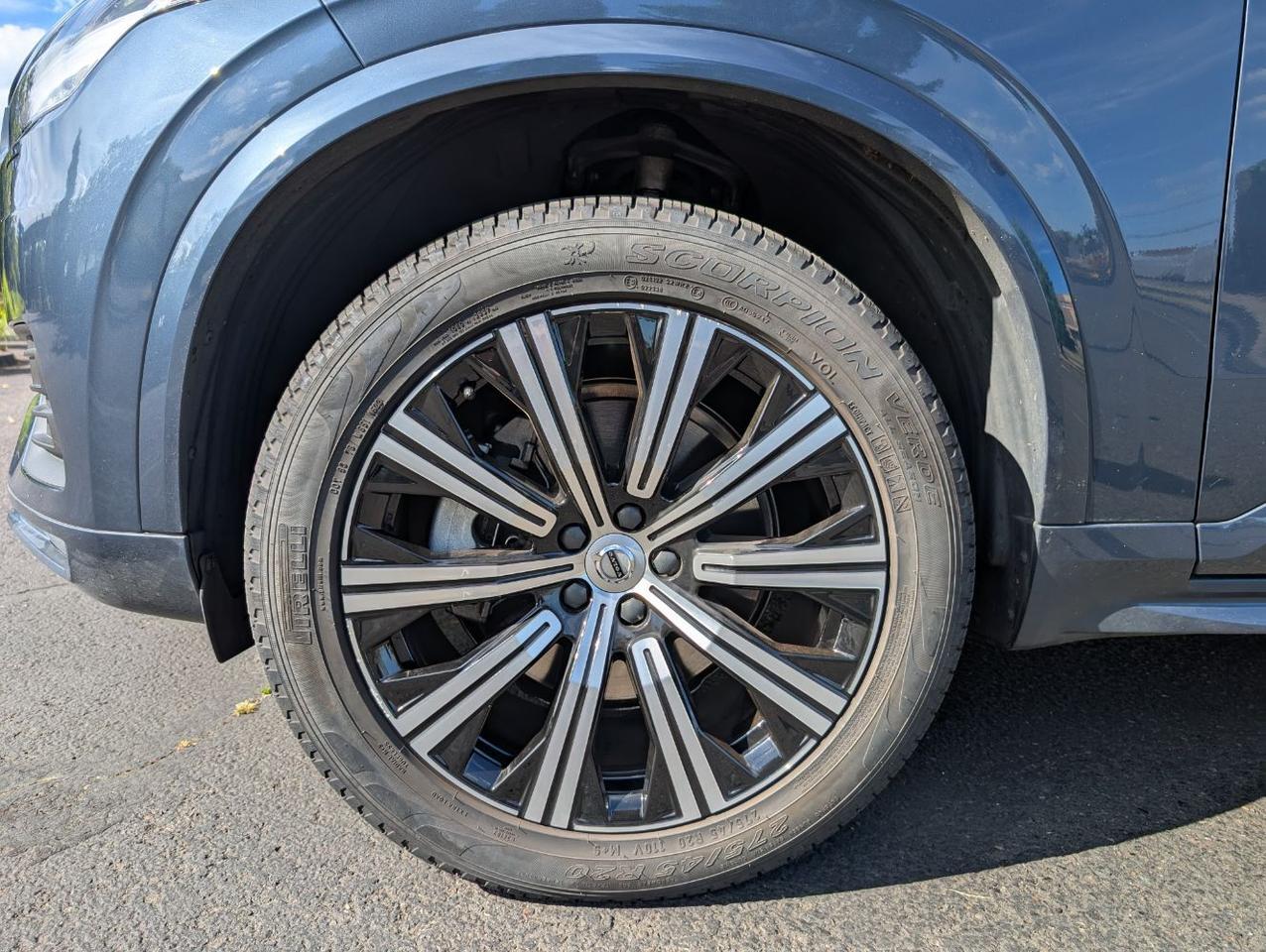 2023 Volvo XC90 B6 AWD Hybrid w/High Performance Audio, Pilot Assist, Tow Hitch, 4 Heated Leather Seats & Wheel Portland OR