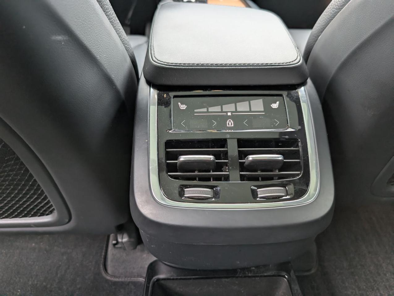 2023 Volvo XC90 B6 Hybrid AWD PLUS | Harman Kardon, Pilot Assist, 6-Pass Center Walk, 360 Cam, Heated Seats & Wheel Portland OR