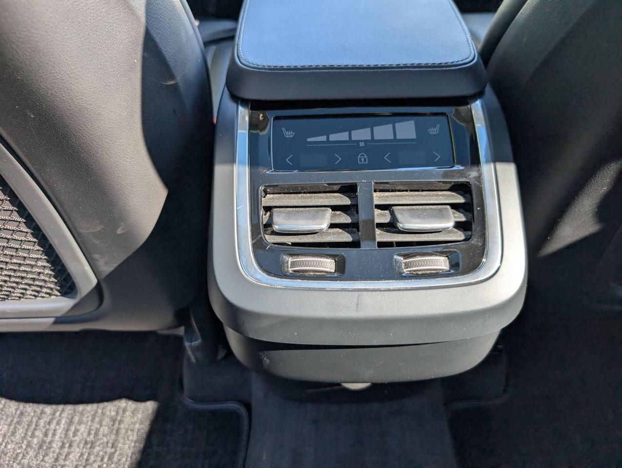 2023 Volvo XC90 B6 Hybrid AWD ULTIMATE | Bowers Wilkins, Lounge Pkg., Air Suspension, Heated-Cooled & Massage Seats Portland OR