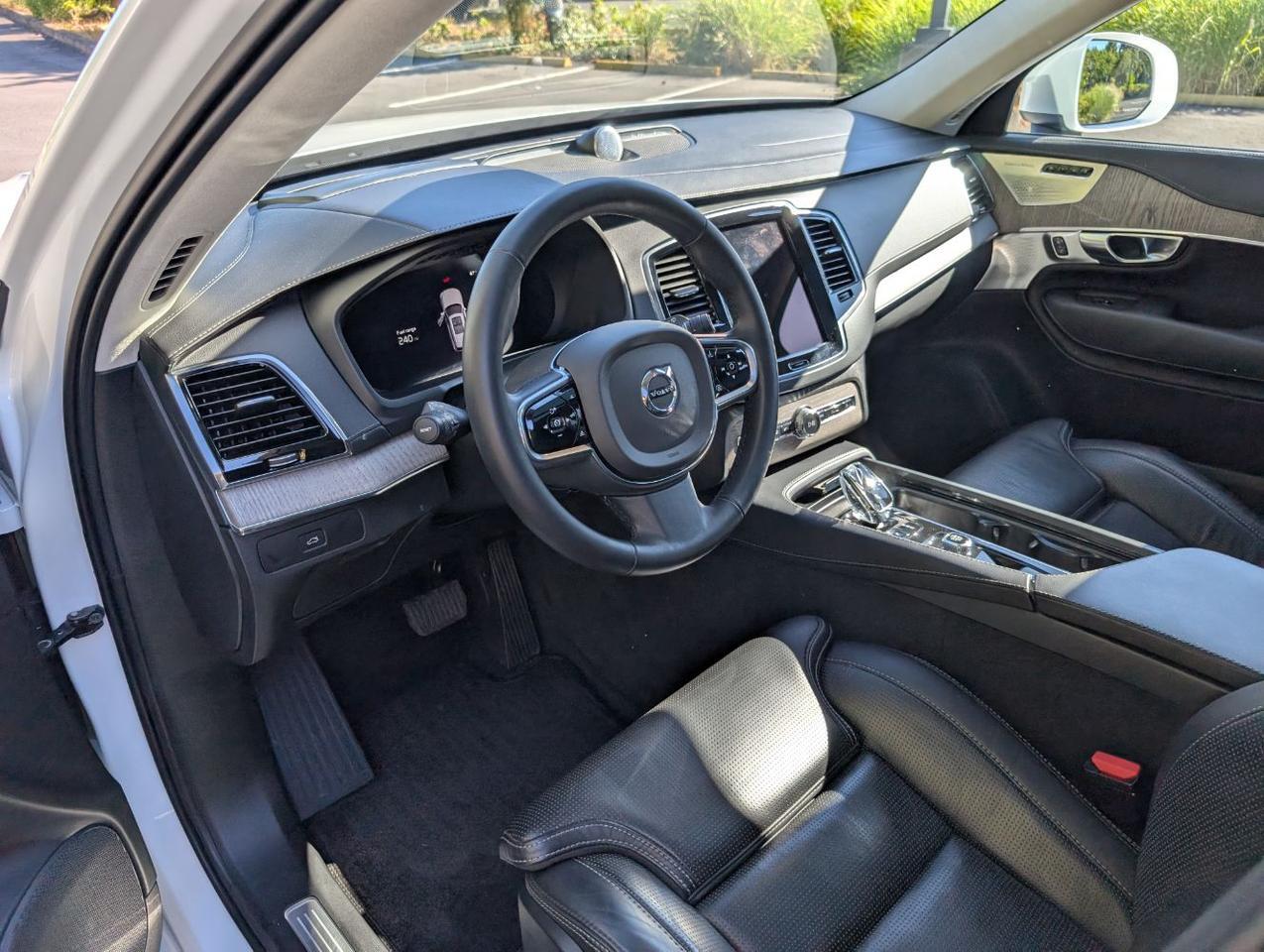 2023 Volvo XC90 B6 Hybrid AWD ULTIMATE | Bowers Wilkins, Lounge Pkg., Air Suspension, Heated-Cooled & Massage Seats Portland OR