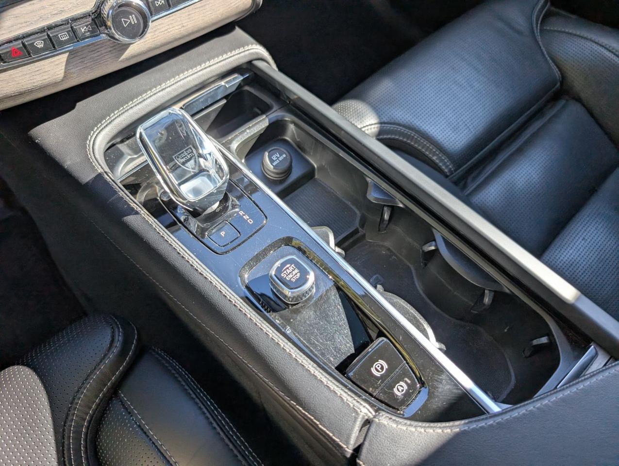 2023 Volvo XC90 B6 Hybrid AWD ULTIMATE | Bowers Wilkins, Lounge Pkg., Air Suspension, Heated-Cooled & Massage Seats Portland OR