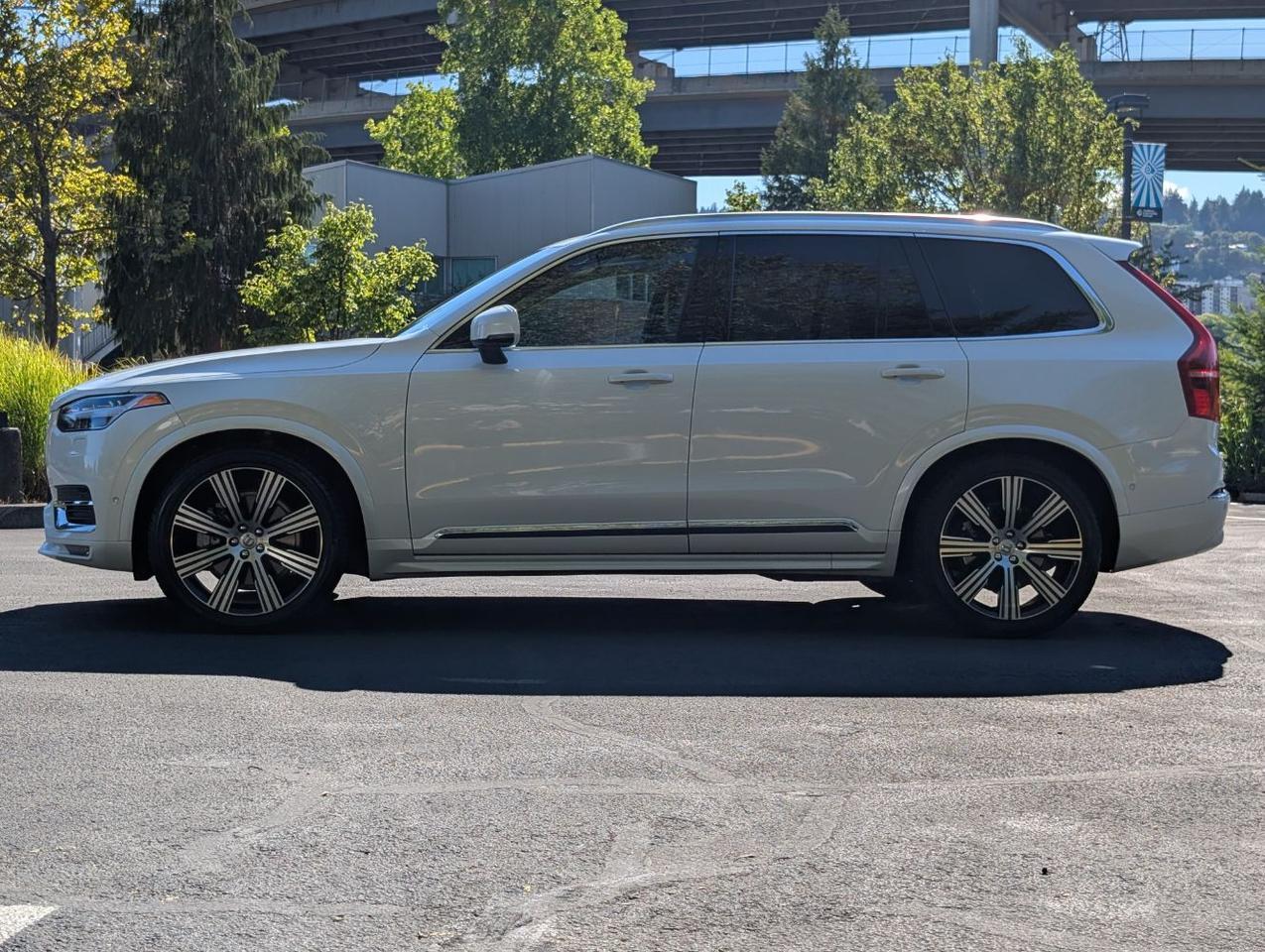 2023 Volvo XC90 B6 Hybrid AWD ULTIMATE | Bowers Wilkins, Lounge Pkg., Air Suspension, Heated-Cooled & Massage Seats Portland OR