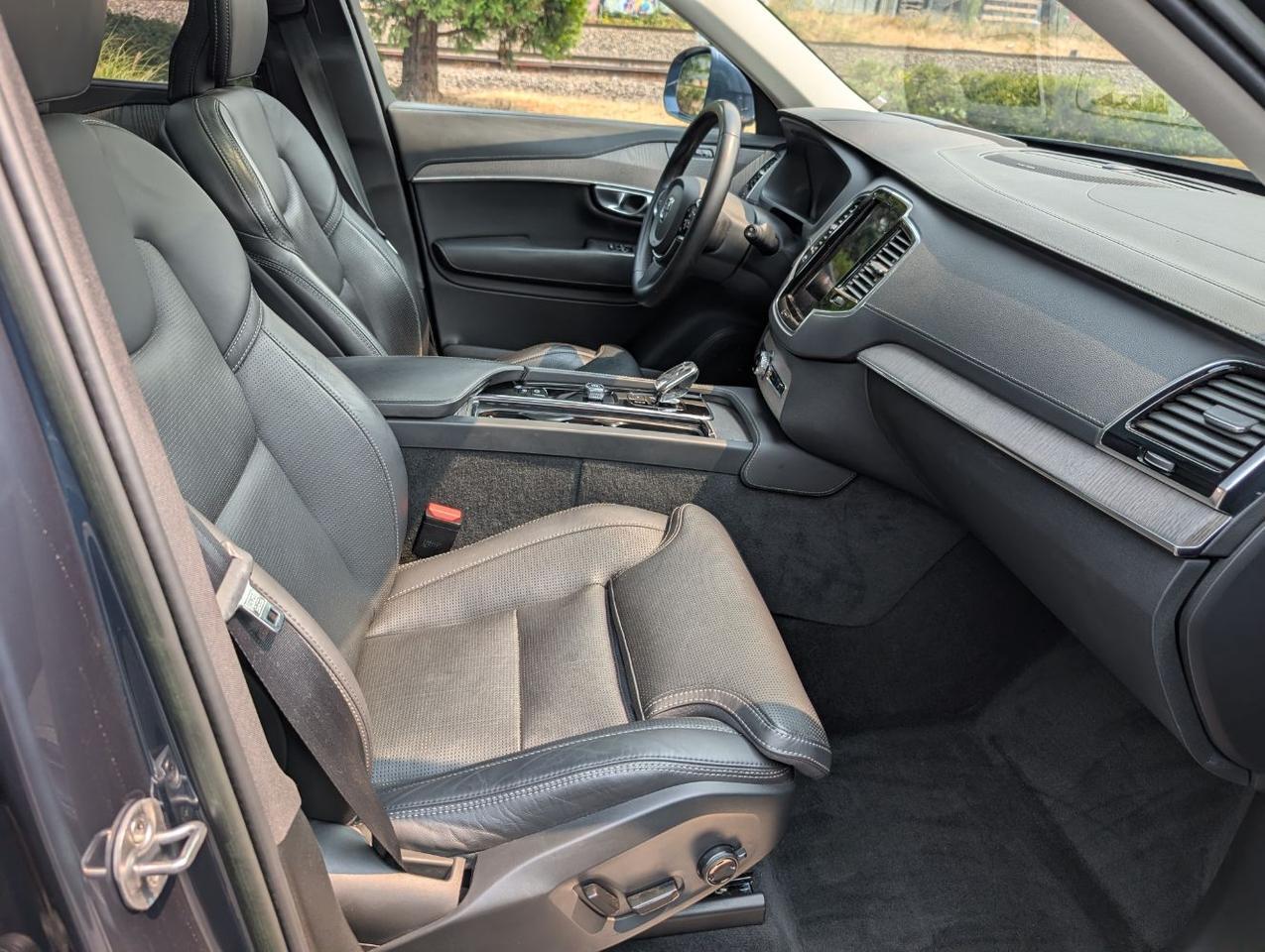 2023 Volvo XC90 B6 Hybrid AWD ULTIMATE | Harman Kardon, 6-Pass Center Walk Seating, Tow Hitch, Heated-Cooled Seats Portland OR