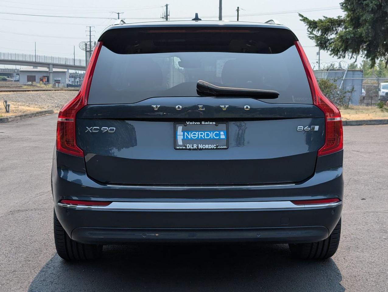 2023 Volvo XC90 B6 Hybrid AWD ULTIMATE | Harman Kardon, 6-Pass Center Walk Seating, Tow Hitch, Heated-Cooled Seats Portland OR