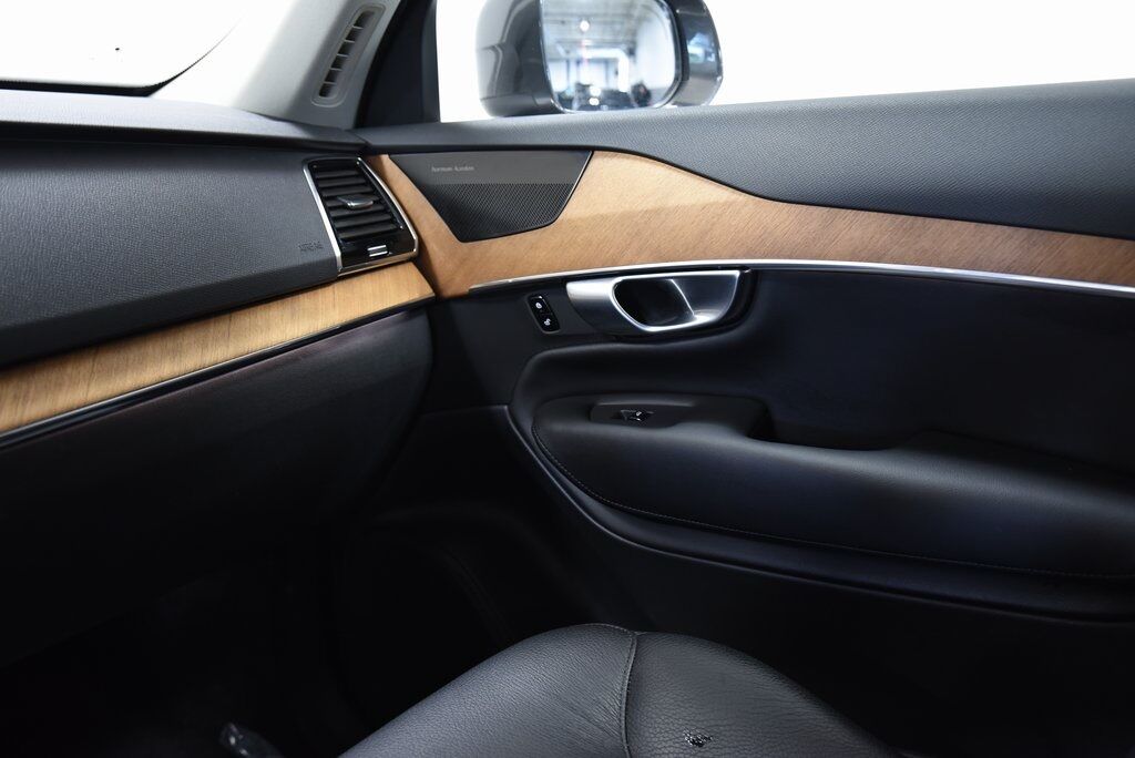 2023 Volvo XC90 B6 Plus 6-Seater Akron OH