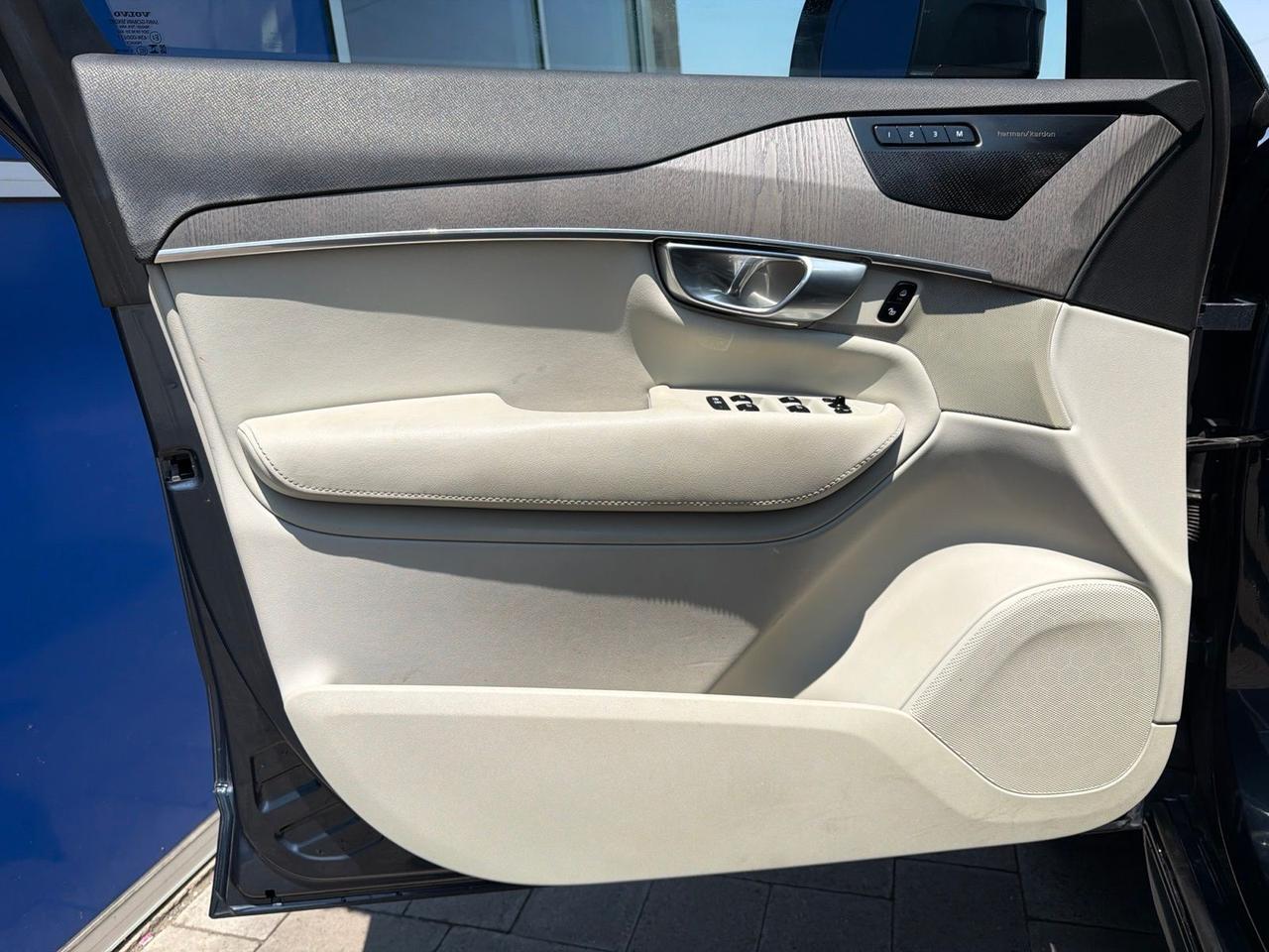 2023 Volvo XC90 B6 Plus 6-Seater Bend OR