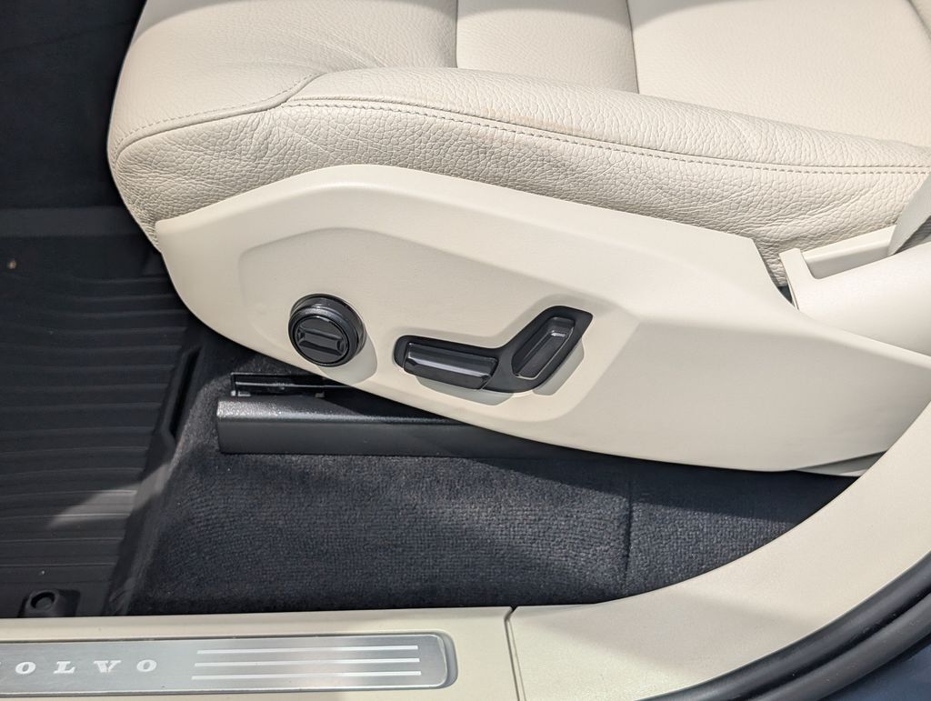 2023 Volvo XC90 B6 Plus 7-Seater Hunt Valley MD
