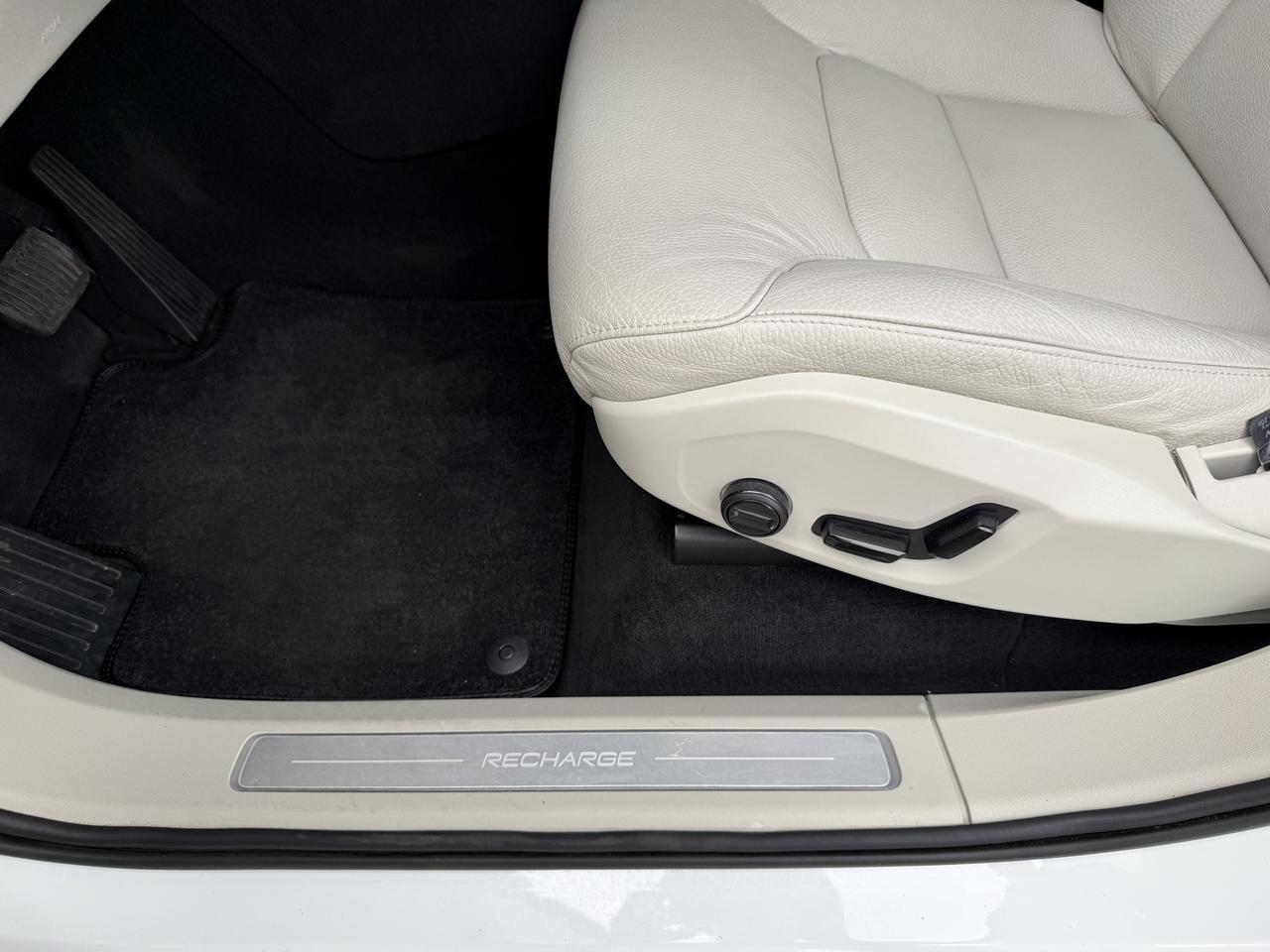 2023 Volvo XC90 Plus - Photo 13