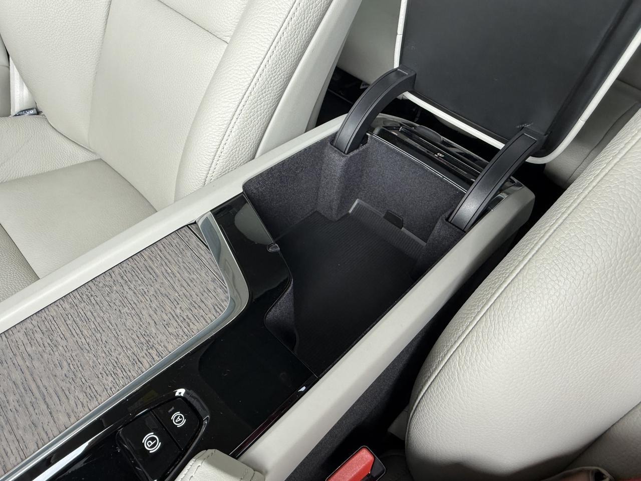 2023 Volvo XC90 Plus - Photo 24