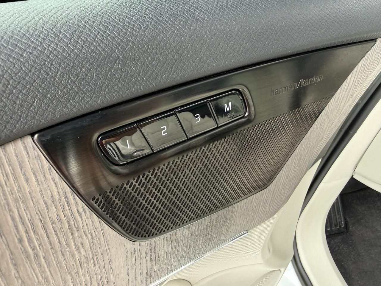 2023 Volvo XC90 Plus - Photo 11