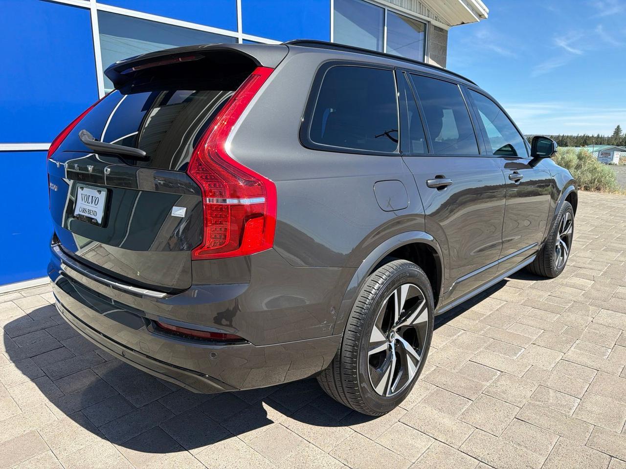 2023 Volvo XC90 Recharge Plug-In Hybrid T8 Plus Dark Theme 7 Passenger Bend OR
