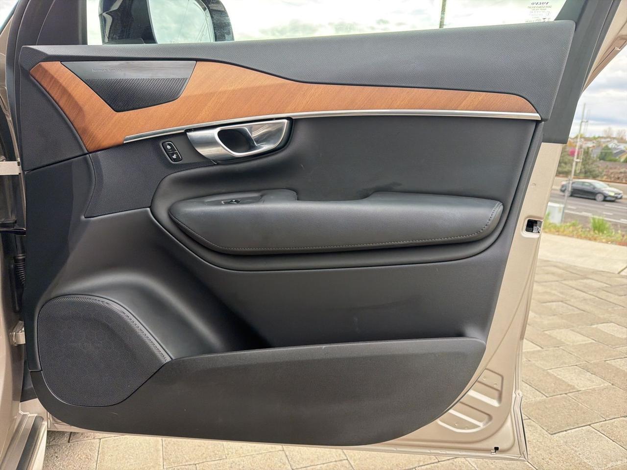 2023 Volvo XC90 Recharge Plug-In Hybrid T8 Plus Dark Theme 7 Passenger Bend OR