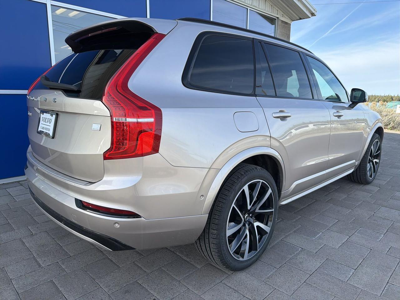 2023 Volvo XC90 Recharge Plug-In Hybrid T8 Plus Dark Theme 7 Passenger Bend OR