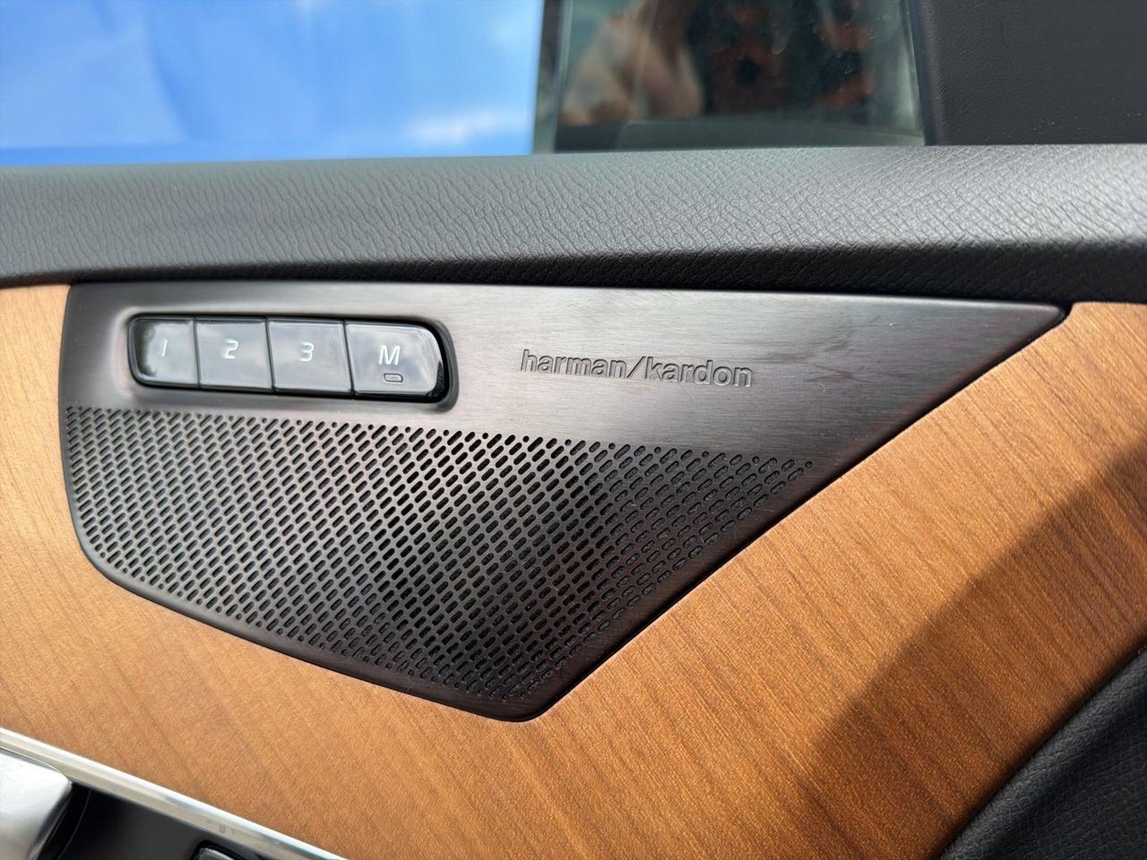 2023 Volvo XC90 Recharge Plug-In Hybrid T8 Plus Dark Theme 7 Passenger Bend OR