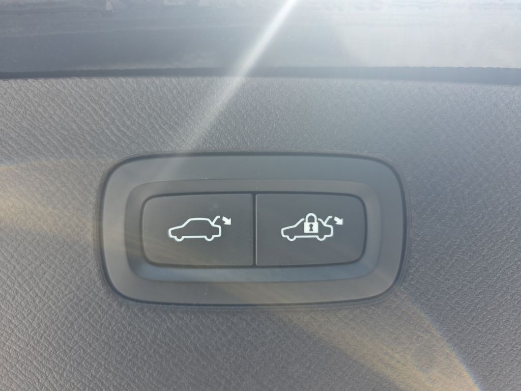 2023 Volvo XC90 Recharge Plug-In Hybrid Ultimate Hunt Valley MD