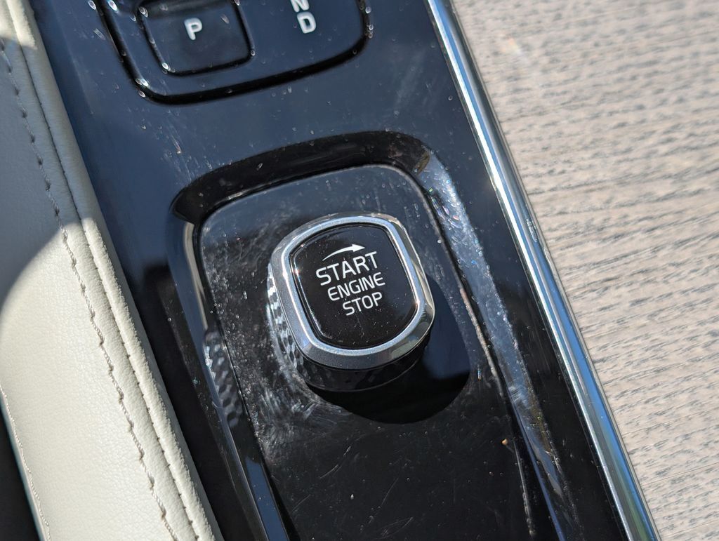 2023 Volvo XC90 Recharge Plug-In Hybrid Ultimate Hunt Valley MD