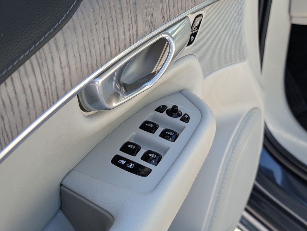 2023 Volvo XC90 Recharge Plug-In Hybrid Ultimate Hunt Valley MD