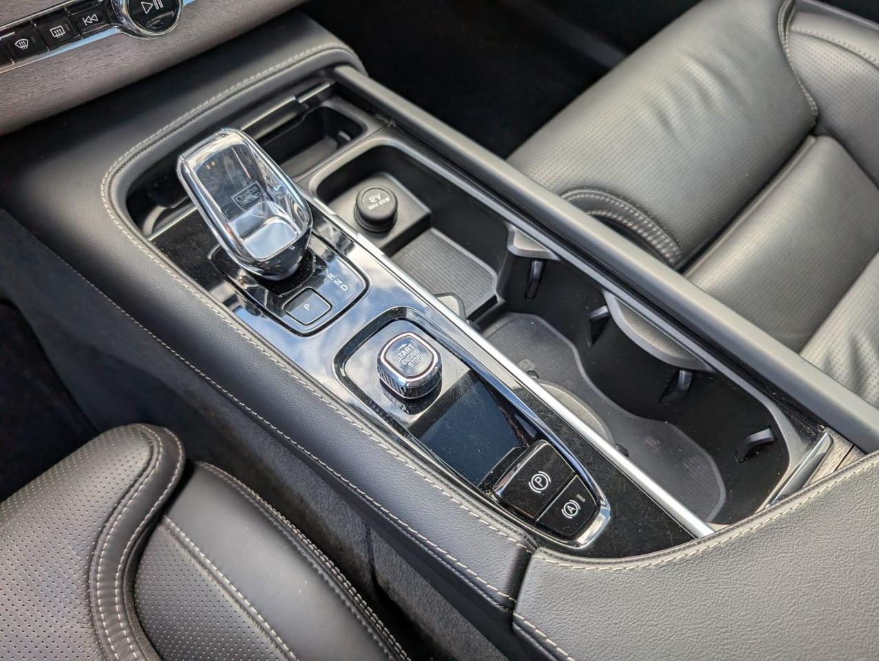 2023 Volvo XC90 Recharge T8 AWD Ext Range ULTIMATE w/Bowers & Wilkins, Air Suspension, Pilot Assist, 360 Cam & Heated Wheel Portland OR