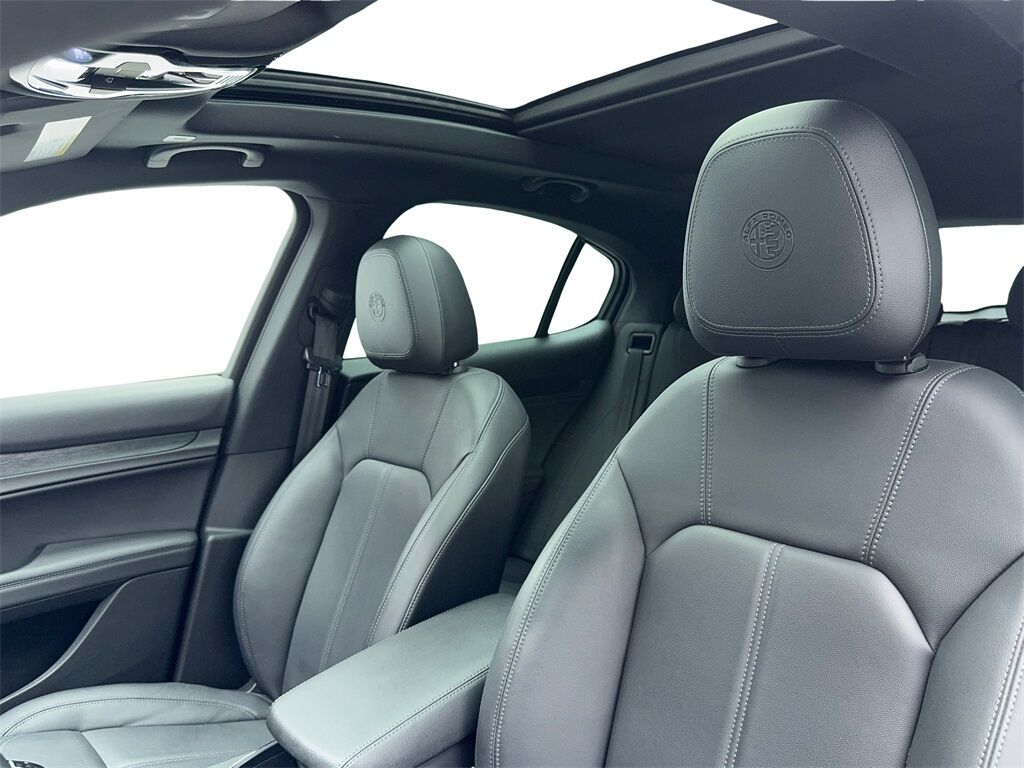 2024 Alfa Romeo Stelvio Sprint NAV,CAM,PANO,HTD STS,BLIND SPOT Plano TX