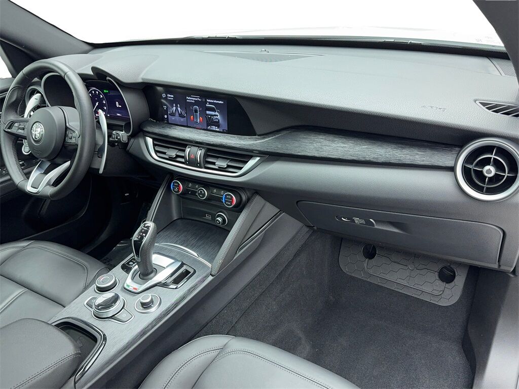 2024 Alfa Romeo Stelvio Sprint NAV,CAM,PANO,HTD STS,BLIND SPOT Plano TX