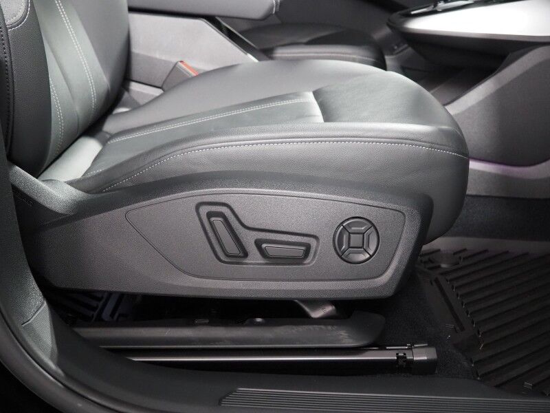 2024 Audi Q4 e-tron Premium Plus 40 *NAVIGATION, VIRTUAL COCKPIT, ADAPTIVE CRUISE, SAFETY ALERTS, PANORAMA MOONROOF, LEATHER, HEATED SEATS/STEERING, POWER LIFTGATE, WIRELESS CHARGING, ANDROID & APPLE Round Rock TX