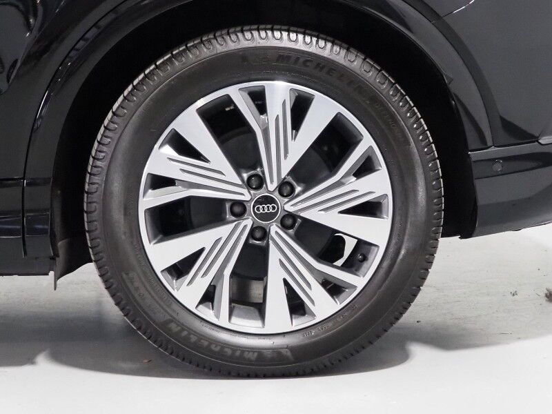 2024 Audi Q4 e-tron Premium Plus 40 *NAVIGATION, VIRTUAL COCKPIT, ADAPTIVE CRUISE, SAFETY ALERTS, PANORAMA MOONROOF, LEATHER, HEATED SEATS/STEERING, POWER LIFTGATE, WIRELESS CHARGING, ANDROID & APPLE Round Rock TX