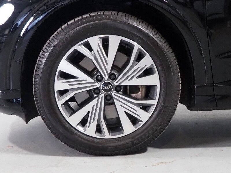 2024 Audi Q4 e-tron Premium Plus 40 *NAVIGATION, VIRTUAL COCKPIT, ADAPTIVE CRUISE, SAFETY ALERTS, PANORAMA MOONROOF, LEATHER, HEATED SEATS/STEERING, POWER LIFTGATE, WIRELESS CHARGING, ANDROID & APPLE Round Rock TX