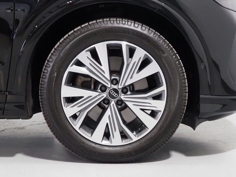 2024 Audi Q4 e-tron Premium Plus 40 *NAVIGATION, VIRTUAL COCKPIT, ADAPTIVE CRUISE, SAFETY ALERTS, PANORAMA MOONROOF, LEATHER, HEATED SEATS/STEERING, POWER LIFTGATE, WIRELESS CHARGING, ANDROID & APPLE Round Rock TX