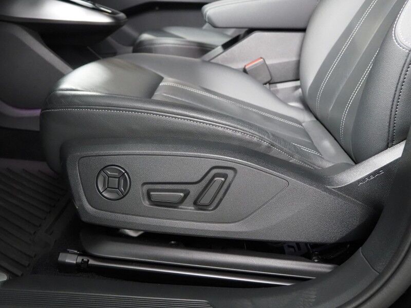 2024 Audi Q4 e-tron Premium Plus 40 *NAVIGATION, VIRTUAL COCKPIT, ADAPTIVE CRUISE, SAFETY ALERTS, PANORAMA MOONROOF, LEATHER, HEATED SEATS/STEERING, POWER LIFTGATE, WIRELESS CHARGING, ANDROID & APPLE Round Rock TX