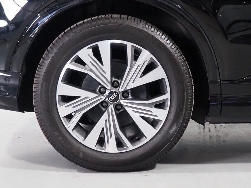 2024 Audi Q4 e-tron Premium Plus 40 *NAVIGATION, VIRTUAL COCKPIT, ADAPTIVE CRUISE, SAFETY ALERTS, PANORAMA MOONROOF, LEATHER, HEATED SEATS/STEERING, POWER LIFTGATE, WIRELESS CHARGING, ANDROID & APPLE Round Rock TX