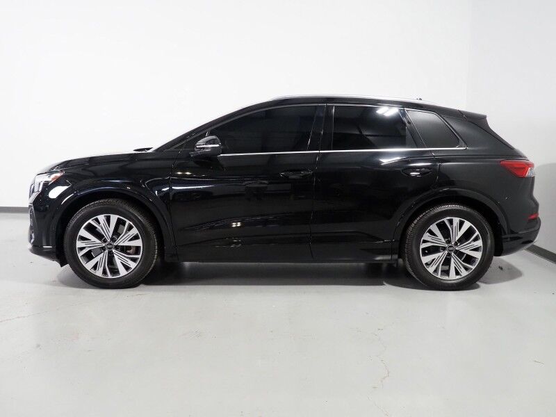 2024 Audi Q4 e-tron Premium Plus 40 *NAVIGATION, VIRTUAL COCKPIT, ADAPTIVE CRUISE, SAFETY ALERTS, PANORAMA MOONROOF, LEATHER, HEATED SEATS/STEERING, POWER LIFTGATE, WIRELESS CHARGING, ANDROID & APPLE Round Rock TX
